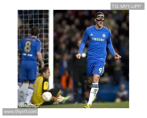 足球球星戴面具神秘亮相揭示背后的故事与挑战 足球球星戴面具神秘亮相揭示背后的故事与挑战